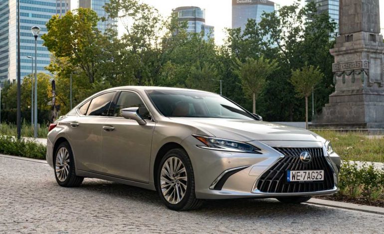  Limuzyny hybrydowe Lexus ES od 1490 zł miesięcznie dla firm