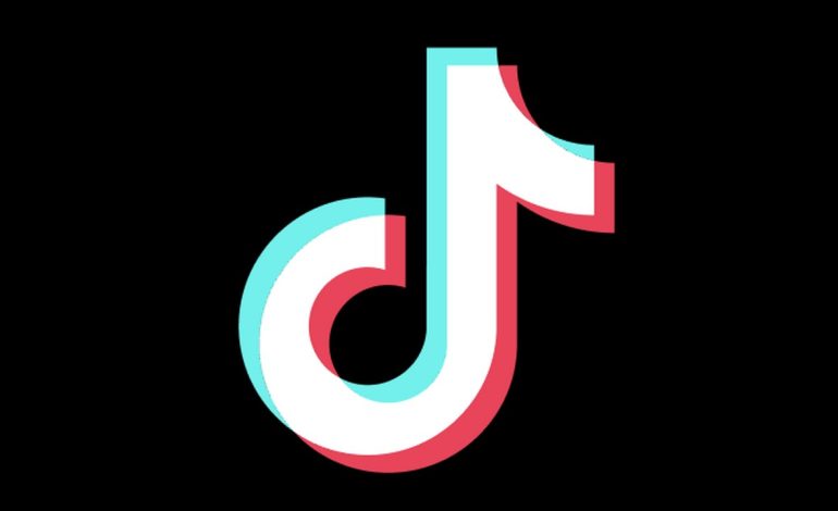 TikTok zwalnia setki osób i zastępuje ich stanowiska sztuczną inteligencją